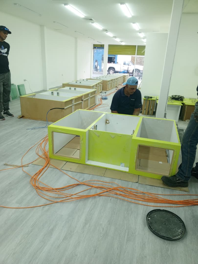 Farmacias PANACEA – Red estructurada, rack, CCTV IP y red Omada