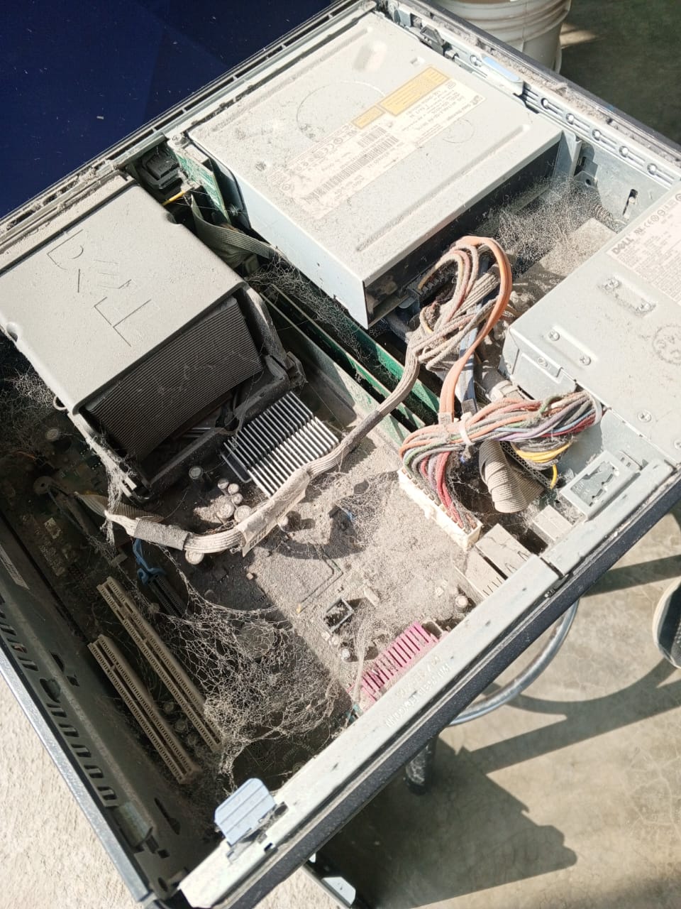 Farmacias PANACEA – Red estructurada, rack, CCTV IP y red Omada