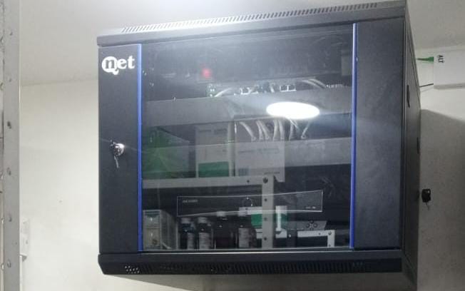 Farmacias PANACEA – Red estructurada, rack, CCTV IP y red Omada